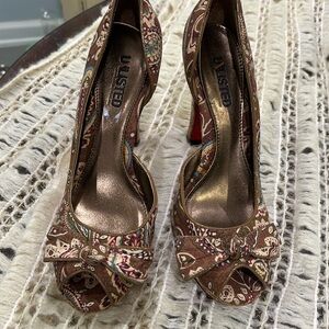 UNLISTED BROWN PAISLEY HEELS